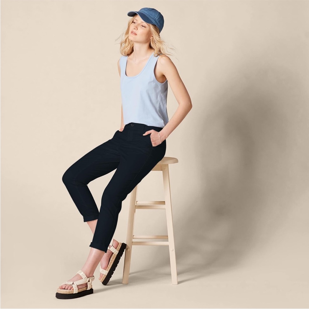 Amazon Essentials Women's Black Capris